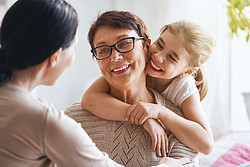 Zwei Frauen und ein Kind