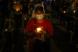 Seit vier Wochen beteiligen sich Menschen auf der ganzen Welt am päpstlichen Gebetsmarathon, wie hier im philippinischen Antipolo.