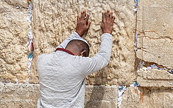 Mann an der Klagemauer