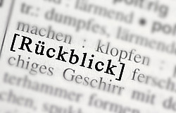 Begriff "Rückblick" ist hervorgehoben, umbegeben von anderen Begriffen