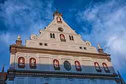 Die Jesuitenkirche St.Michael steht für die Gegenreformation.