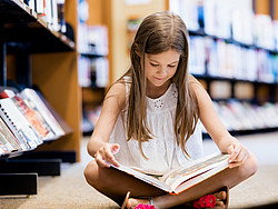 Mädchen mit Buch